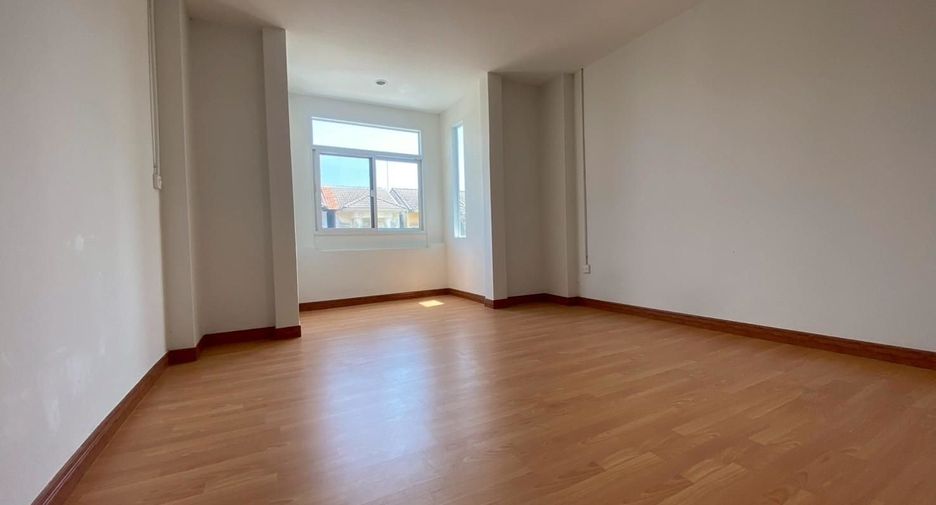 For sale 3 bedrooms townhouse in Bang Khae, Bangkok