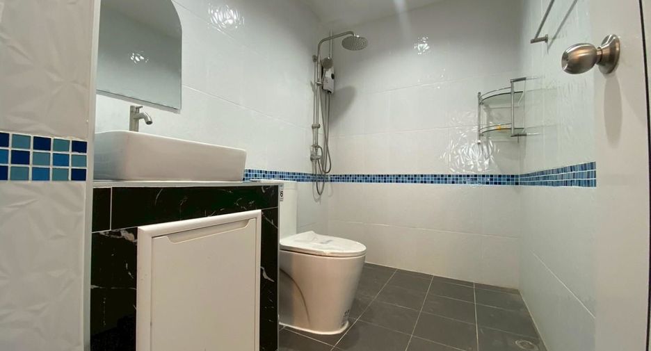 For sale 3 bedrooms townhouse in Bang Khae, Bangkok