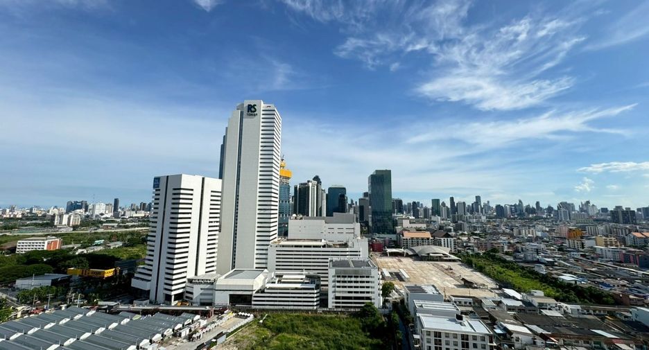 出租 和 出售 3 卧室 公寓 在 Huai Khwang, 曼谷