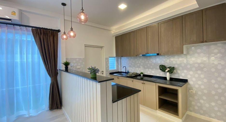 For rent 3 bedrooms townhouse in Prawet, Bangkok
