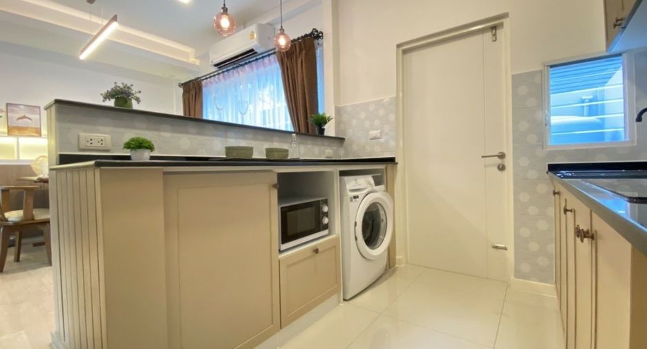 For rent 3 bedrooms townhouse in Prawet, Bangkok