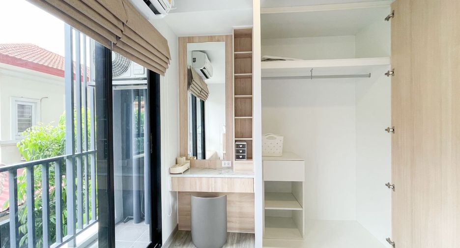 For sale 1 bed condo in Mueang Pathum Thani, Pathum Thani