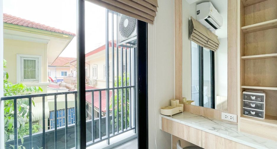 For sale 1 bed condo in Mueang Pathum Thani, Pathum Thani
