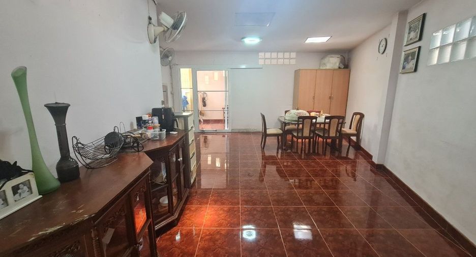 For sale 3 ベッドルーム house in Sai Mai, Bangkok