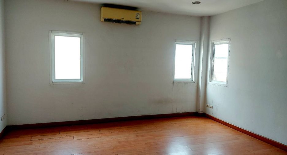 For sale 2 bedrooms townhouse in Lat Krabang, Bangkok