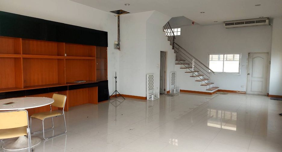 For sale 2 bedrooms townhouse in Lat Krabang, Bangkok