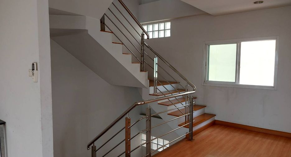 For sale 2 bedrooms townhouse in Lat Krabang, Bangkok