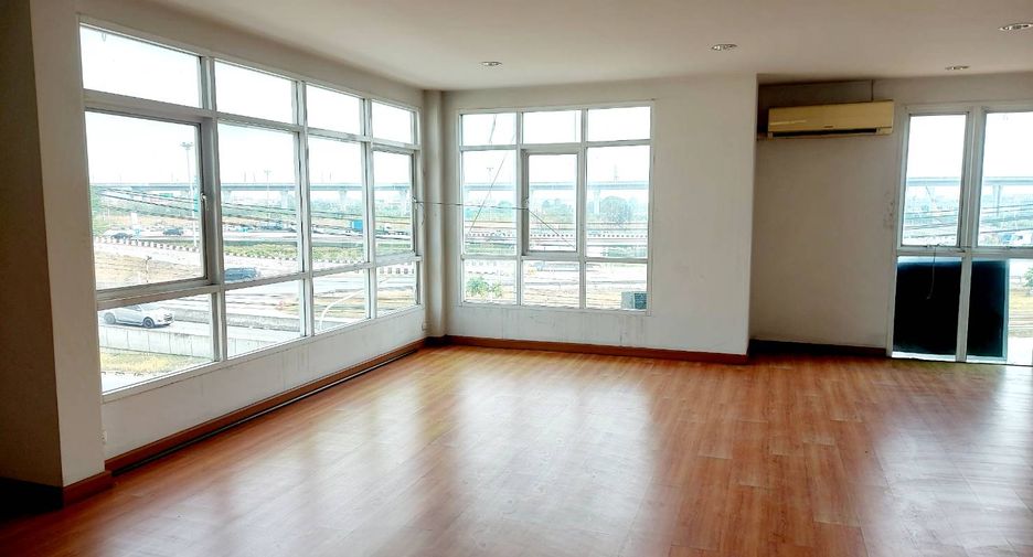 For sale 2 bedrooms townhouse in Lat Krabang, Bangkok