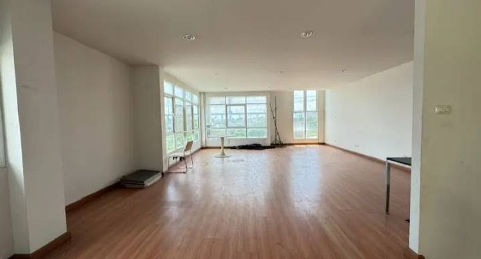 For sale 2 bedrooms townhouse in Lat Krabang, Bangkok