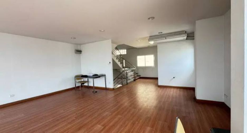 For sale 2 bedrooms townhouse in Lat Krabang, Bangkok