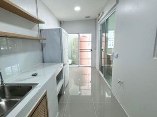 Casa adosada en alquiler de 3 habitaciones en Mueang Chiang Mai, Chiang Mai