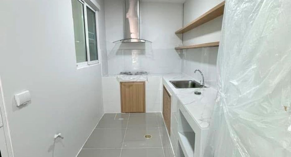 For rent 3 bedrooms townhouse in Mueang Chiang Mai, Chiang Mai