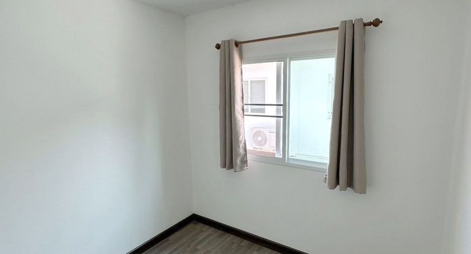 For rent 3 bedrooms townhouse in Mueang Chiang Mai, Chiang Mai