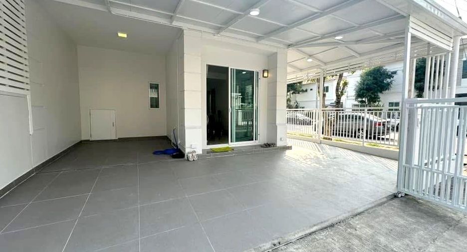 For rent 3 bedrooms townhouse in Mueang Chiang Mai, Chiang Mai