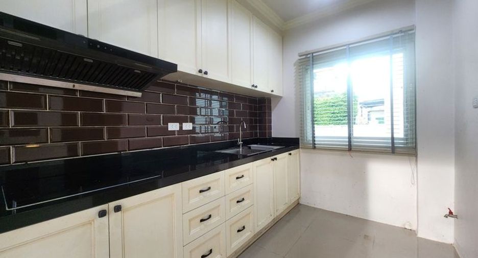 出售 4 卧室 独立屋 在 Lat Krabang, 曼谷