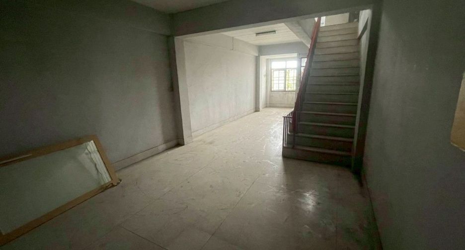 For rent そして for sale 4 ベッドルーム retail Space in Mueang Nakhon Pathom, Nakhon Pathom