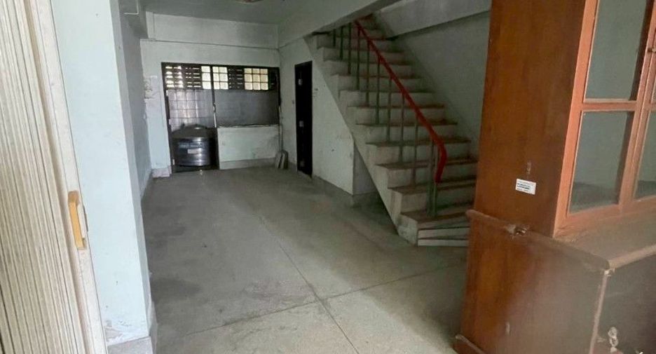 For rent そして for sale 4 ベッドルーム retail Space in Mueang Nakhon Pathom, Nakhon Pathom
