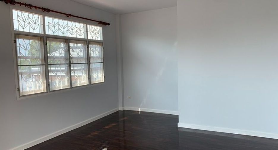 For sale 3 bedrooms house in Mueang Chachoengsao, Chachoengsao