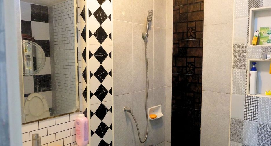 Haus zum Kauf mit 8 Zimmer in Bang Lamung, Chonburi