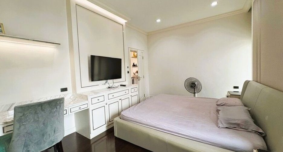 À vendre 4 chambres maison à Taling Chan, Bangkok