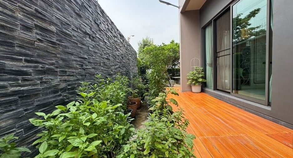 À vendre 4 chambres maison à Taling Chan, Bangkok