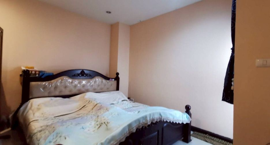 For sale 3 bedrooms townhouse in Bueng Kum, Bangkok