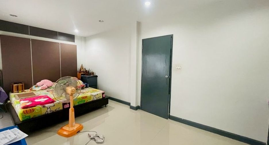 For sale 3 bedrooms townhouse in Bang Khun Thian, Bangkok