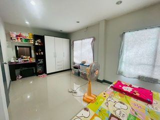For sale 3 bedrooms townhouse in Bang Khun Thian, Bangkok