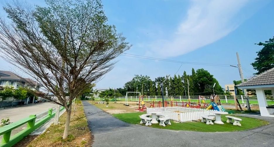 For sale 3 bedrooms townhouse in Bang Khun Thian, Bangkok