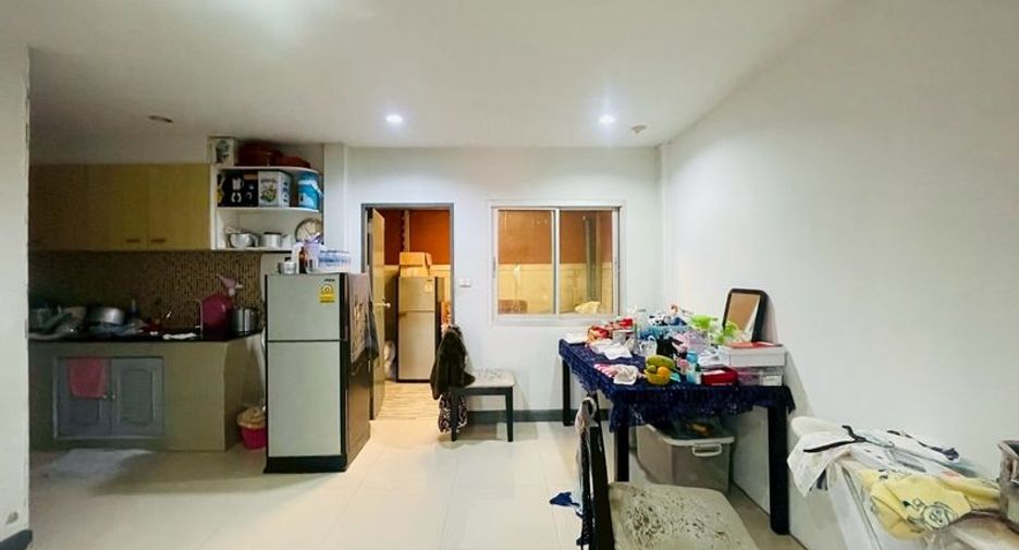 For sale 3 bedrooms townhouse in Bang Khun Thian, Bangkok