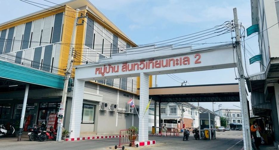 For sale 3 bedrooms townhouse in Bang Khun Thian, Bangkok