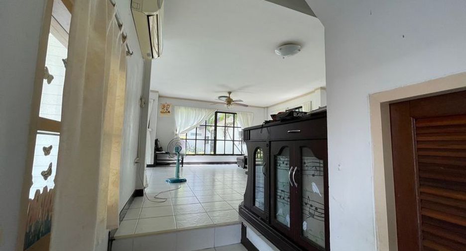 For rent and for sale 3 bedrooms house in Si Racha, Chonburi