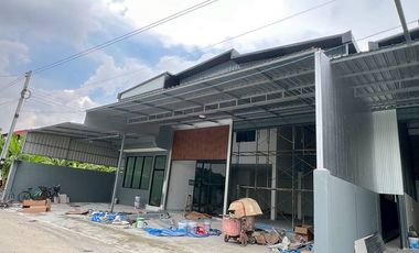Gewerbefläche zum Kauf mit 3 Zimmer in Lam Luk Ka, Pathum Thani