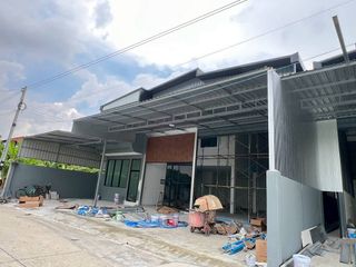 For sale 3 bed retail Space in Lam Luk Ka, Pathum Thani
