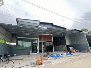 For sale 3 bed retail Space in Lam Luk Ka, Pathum Thani