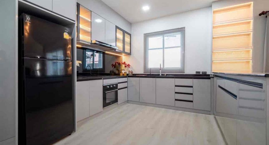 For sale 4 bedrooms villa in Bang Lamung, Chonburi
