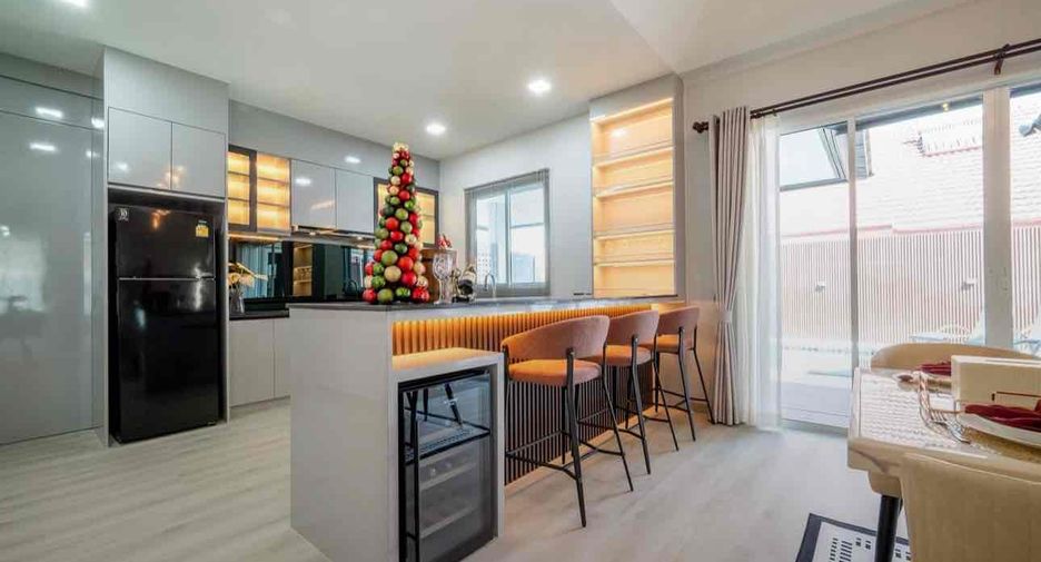 For sale 4 bedrooms villa in Bang Lamung, Chonburi