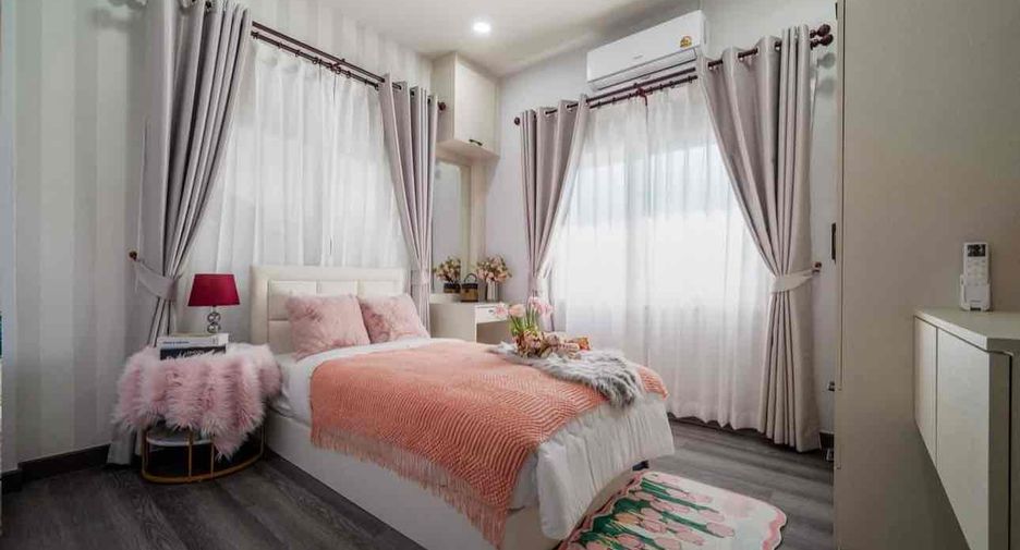 For sale 4 bedrooms villa in Bang Lamung, Chonburi