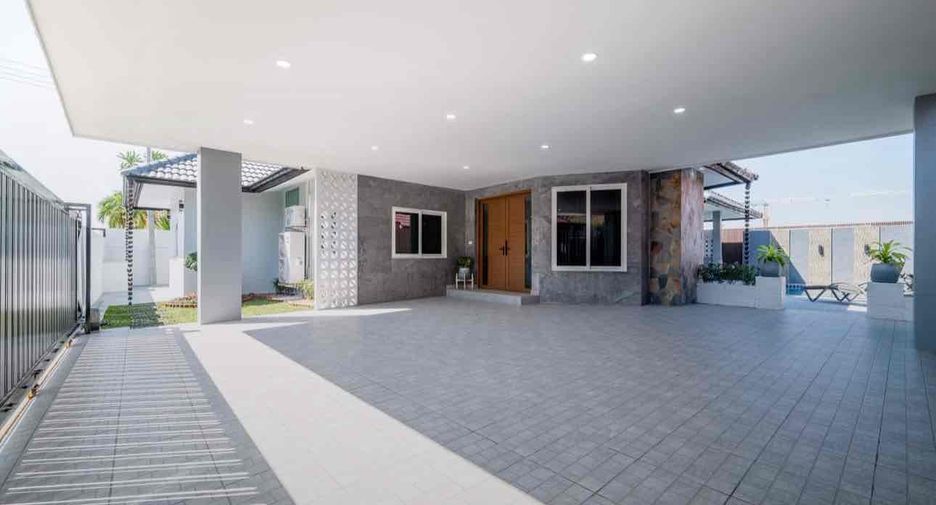 For sale 4 bedrooms villa in Bang Lamung, Chonburi