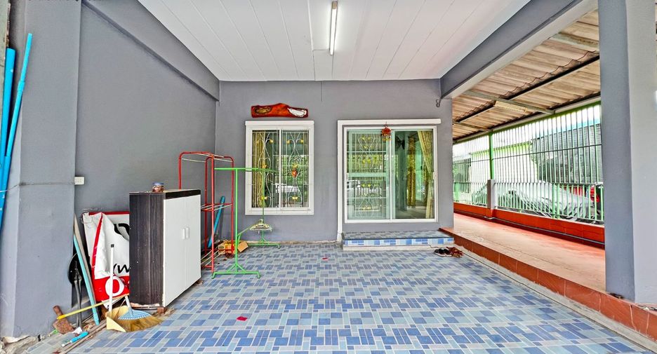 For sale 3 bed townhouse in Mueang Samut Sakhon, Samut Sakhon