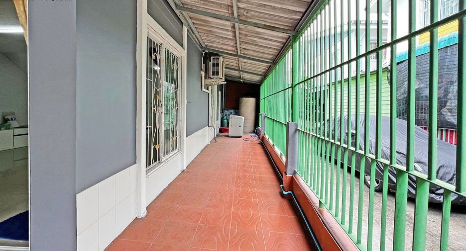 For sale 3 bed townhouse in Mueang Samut Sakhon, Samut Sakhon