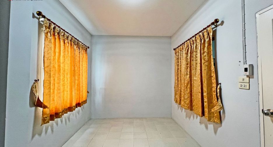 For sale 3 bed townhouse in Mueang Samut Sakhon, Samut Sakhon