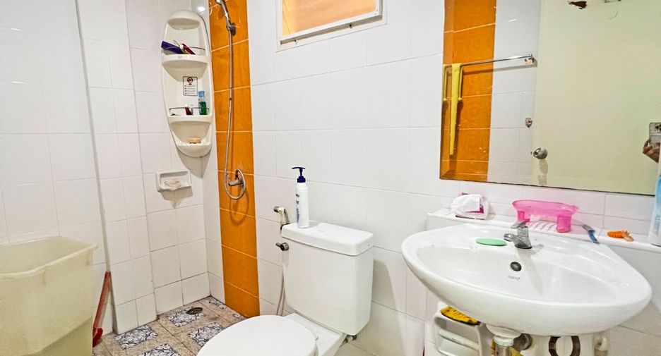 For sale 3 bed townhouse in Mueang Samut Sakhon, Samut Sakhon