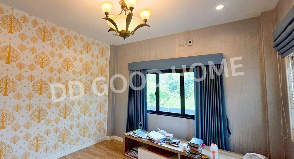 For sale 4 bedrooms house in Mueang Sing Buri, Sing Buri