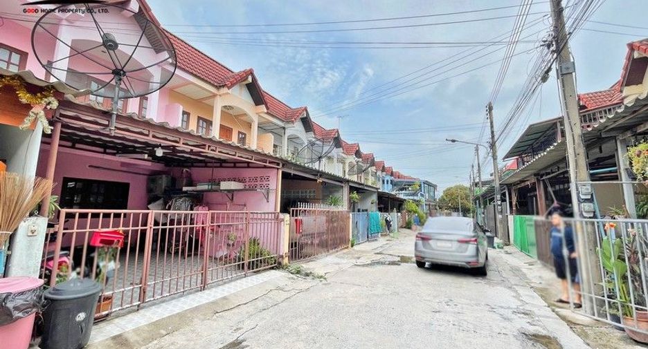 For sale 2 bed townhouse in Mueang Samut Sakhon, Samut Sakhon