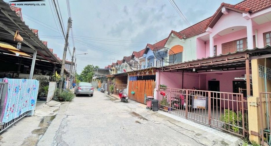 For sale 2 bed townhouse in Mueang Samut Sakhon, Samut Sakhon