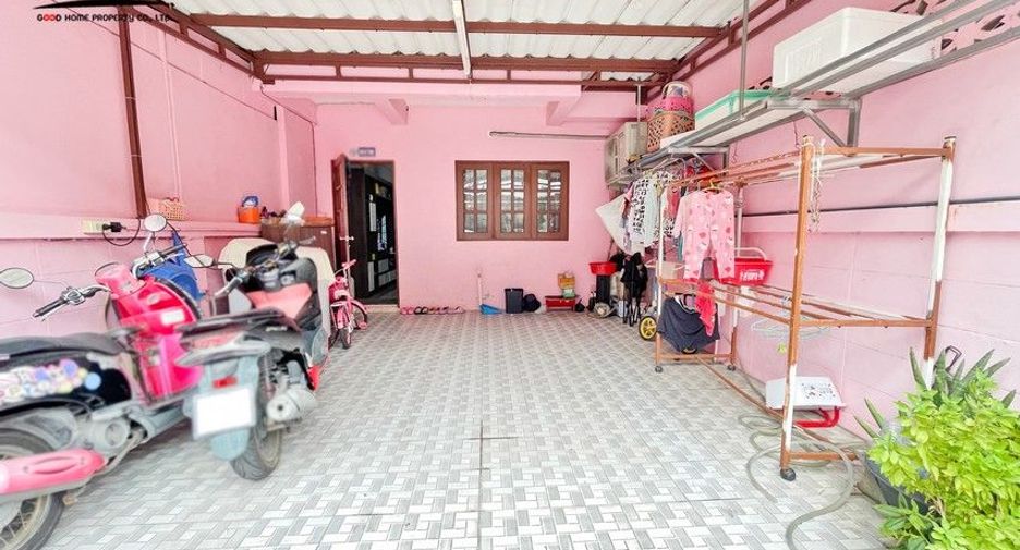 For sale 2 bed townhouse in Mueang Samut Sakhon, Samut Sakhon