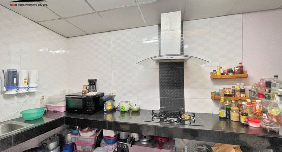 For sale 2 bed townhouse in Mueang Samut Sakhon, Samut Sakhon