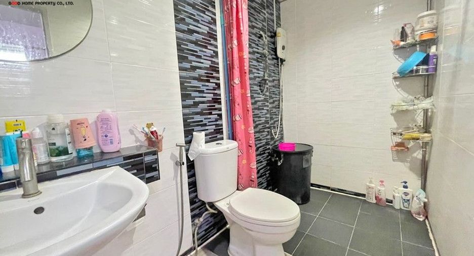 For sale 2 bed townhouse in Mueang Samut Sakhon, Samut Sakhon