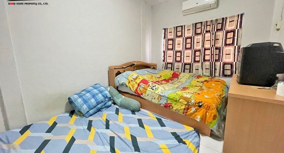 For sale 4 bed townhouse in Mueang Samut Sakhon, Samut Sakhon